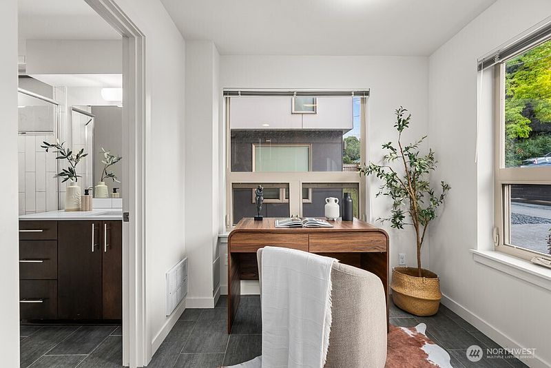 3rd image of 3818 B 23rd Avenue W