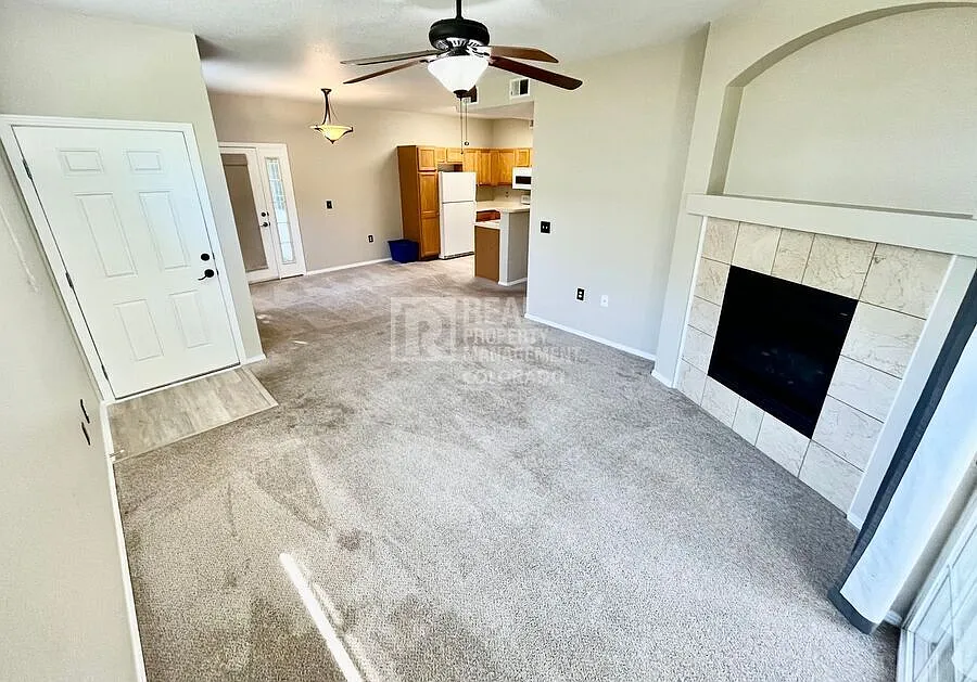 Comfortable 3-Bedroom Condo Near CSU with Utilities & Internet Included — Photo 4