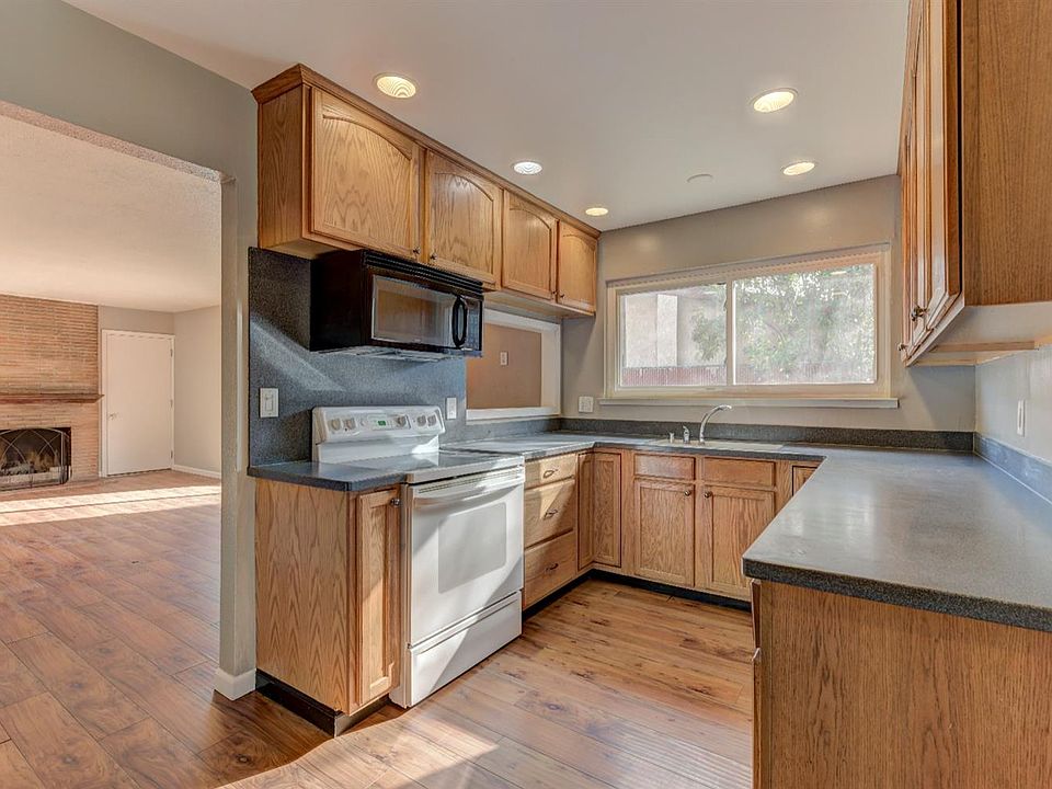 1st image of 6832 Birchwood Cir
