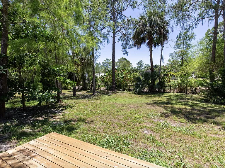 16932 W Aintree Dr — Photo 27