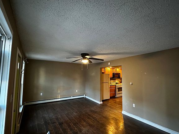 3rd image of 125 E Grand Ave