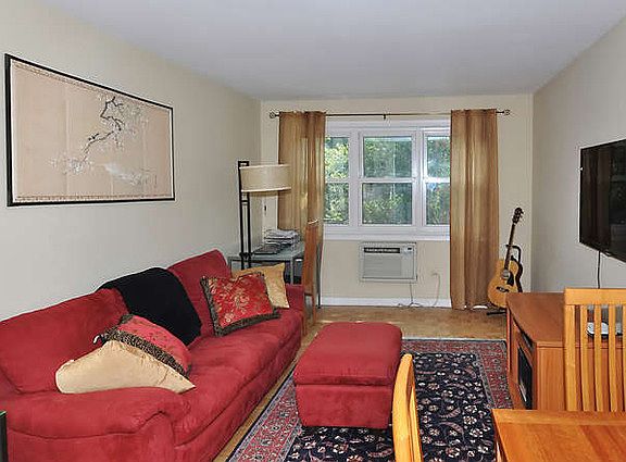 2nd image of 659 W Aldine Ave APT 3C