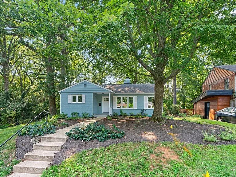 109 Devon Ct — Photo 1