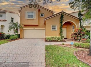 7538 NW 17th Dr, Pembroke Pines, FL 33024