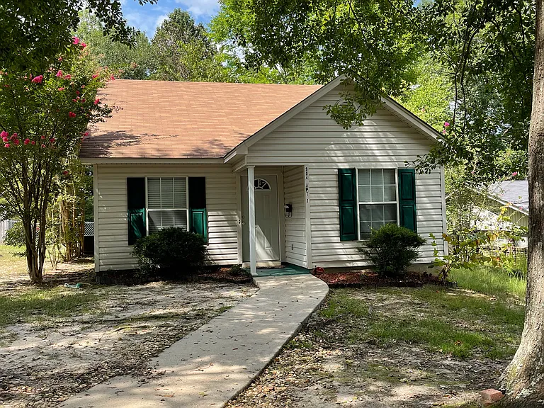 904 Spring Ave — Photo 1