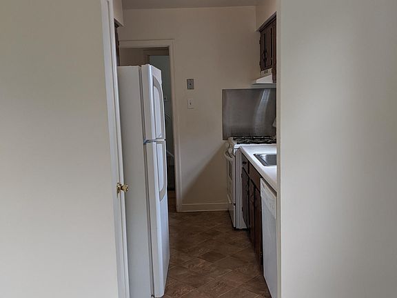2nd image of 164 N Union Ave Floor 1