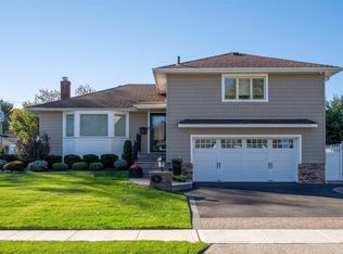 56 Stuart Dr, Syosset, NY 11791