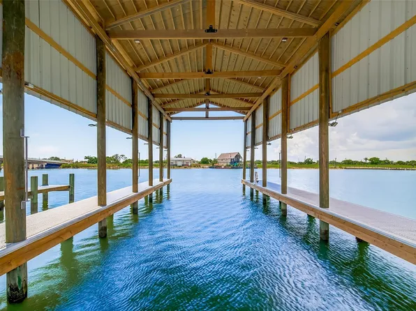 225 S Front St, Freeport, TX 77541