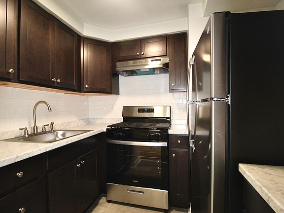 3rd image of 4422 Bloomfield Ave Unit 1