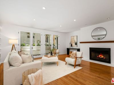 621 S Barrington Ave APT 108, Los Angeles, CA, 90049