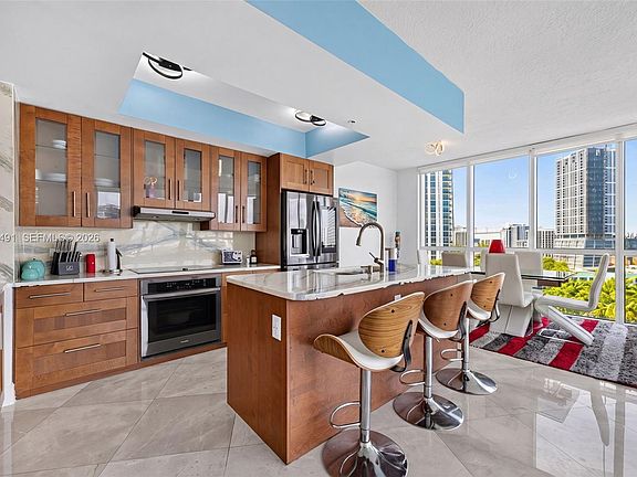 3rd image of 480 NE 30th St APT 1807