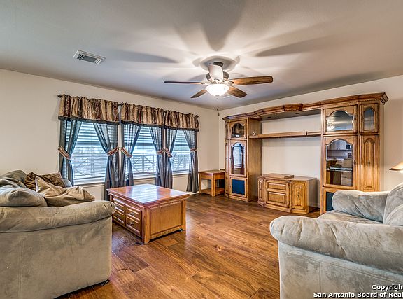 4th image of 181 Spice Oak Ln