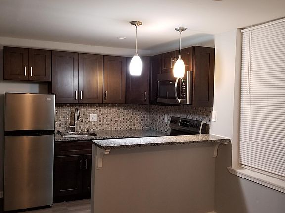 4th image of 926 Belmont Ave APT 1