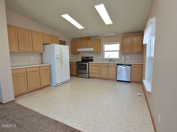 4th image of 6820 Manor Way