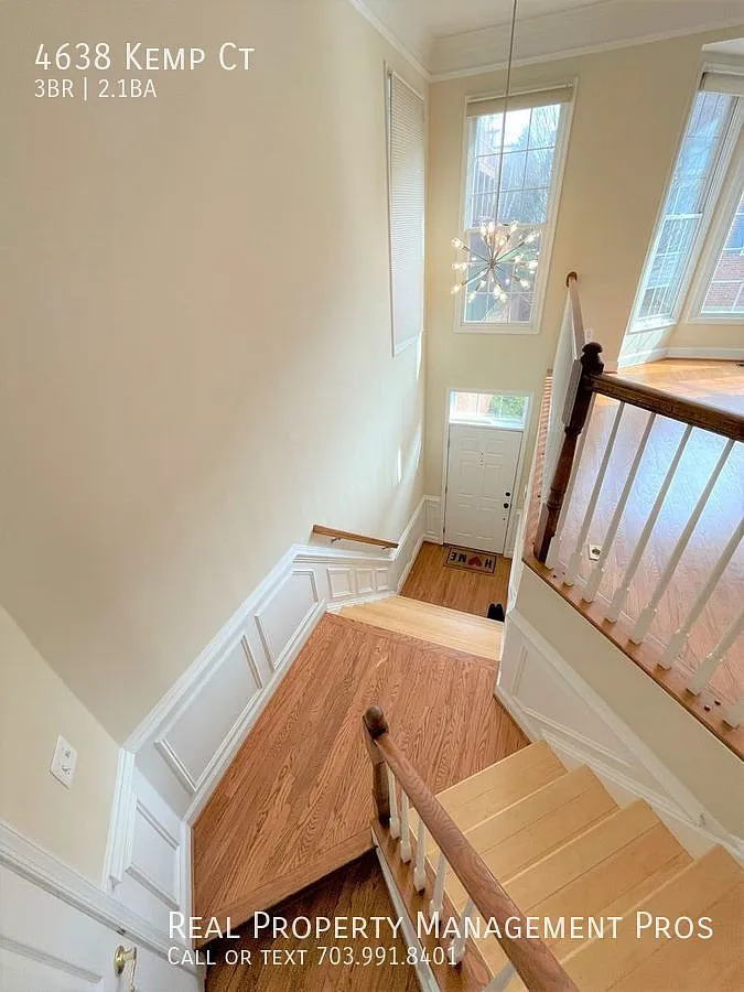 Massive 3 Bed/2.5 Bath 2 Garage (Ev Charger) 2100+ Square Feet End Unit Th — Photo 3