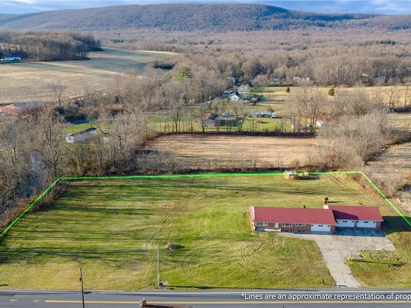 4729 Mountain Rd, Slatington, PA 18080