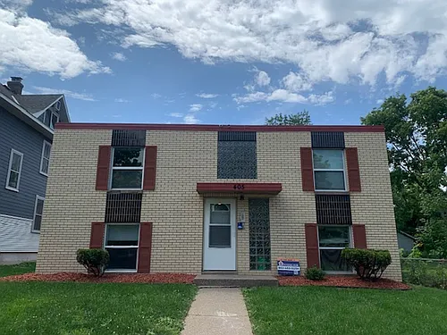 405 Fairview Ave N Photo 1
