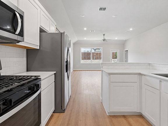 5th image of 1826 Balfour Bnd