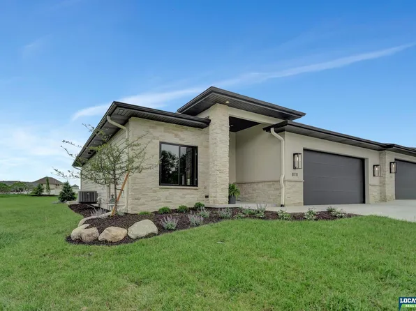 8711 Labrador Ct, Lincoln, NE 68520