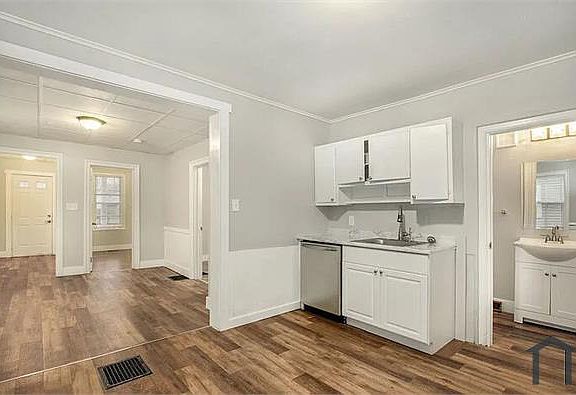 5th image of 204 Lexington Ave NW