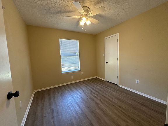 4th image of 2111 Timberwood Ln