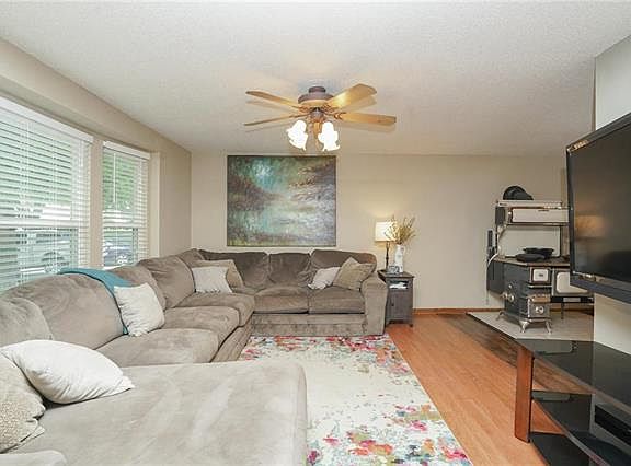 5th image of 9823 Melrose Dr