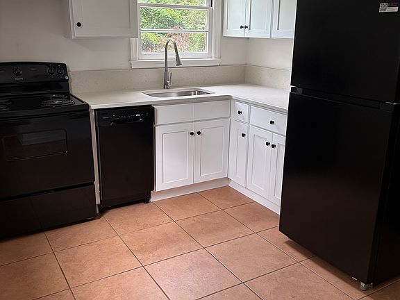 2nd image of 305 Miller St