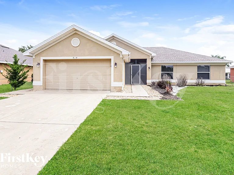414 Willowbrook Dr — Photo 1