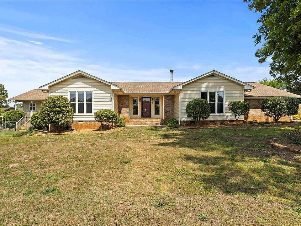 1st image of 1011 Sierra Dr
