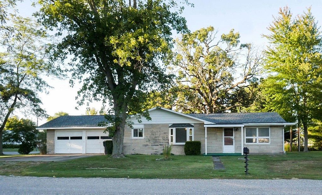 14 McCoy Ave, Villa Grove, IL 61956 Zillow