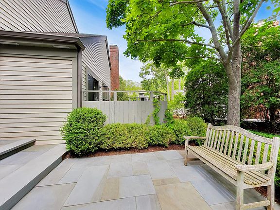 4th image of 32 Warrington Dr