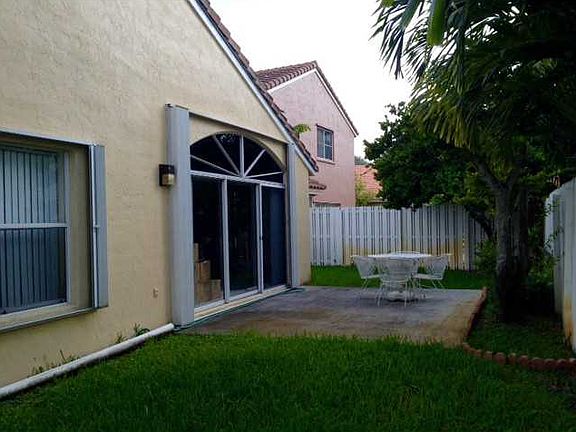 5th image of 1040 NW 190th Ave