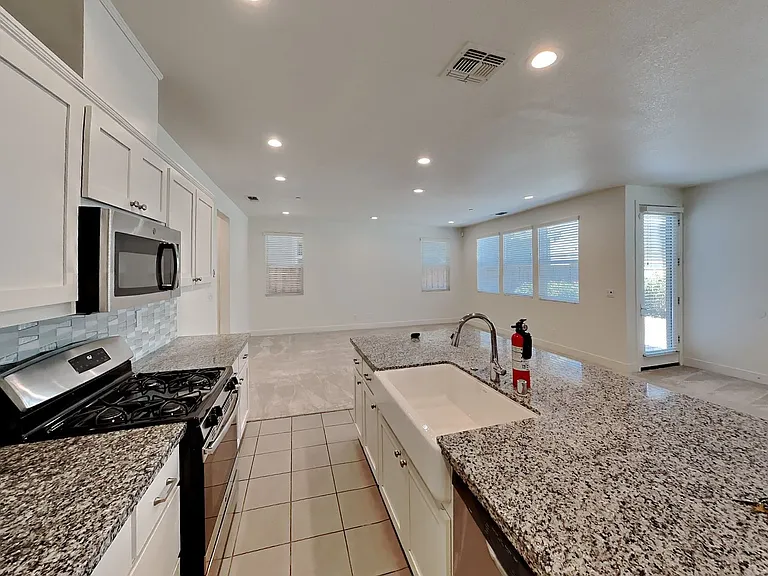 5220 Julia Berger Cir — Photo 4