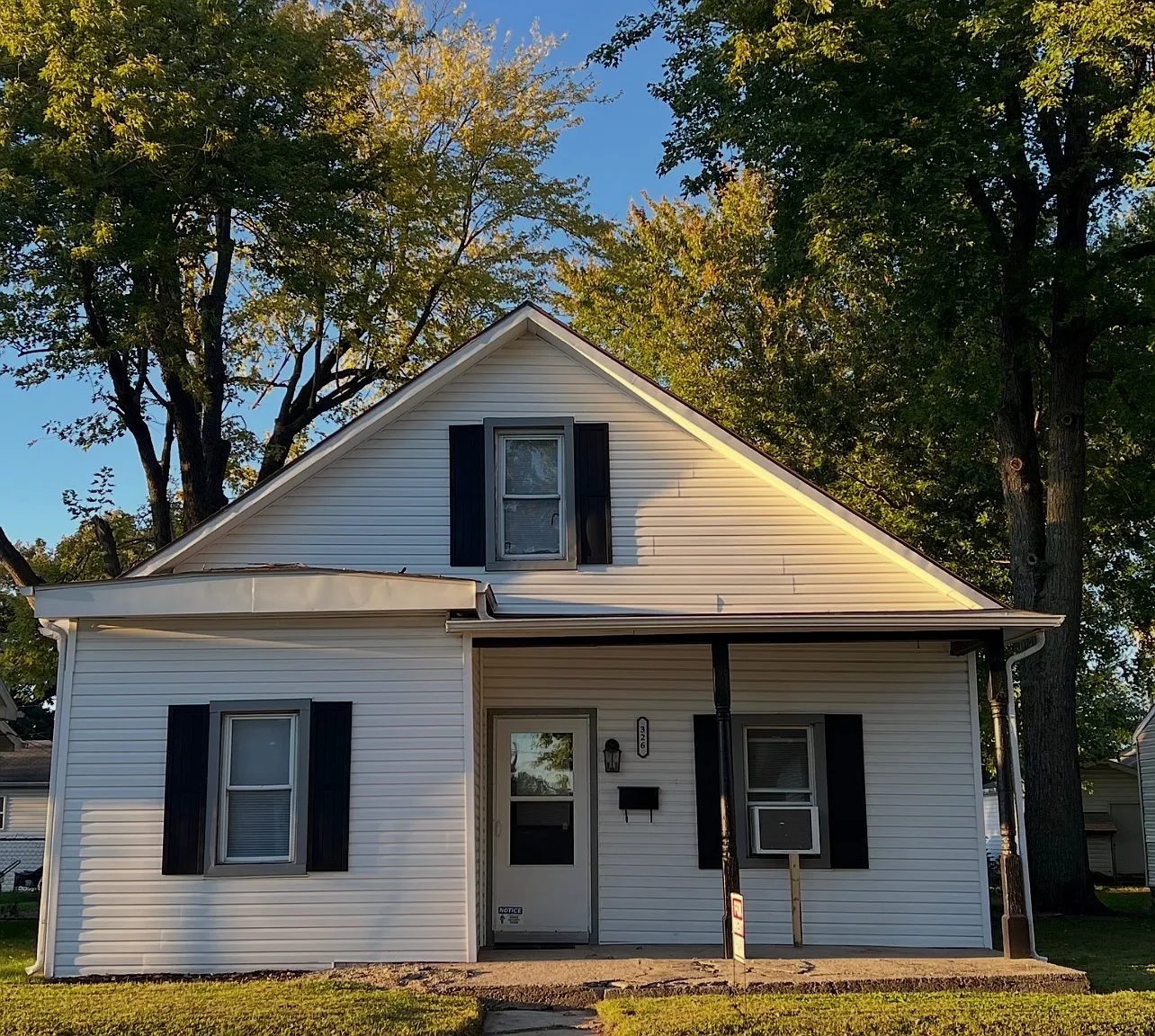 4 bed, $1,275 — Photo 1