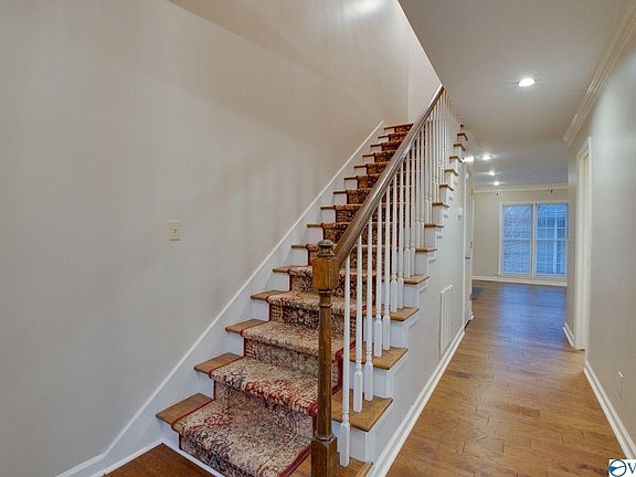 4th image of 204 Beauchamp Pl #Na