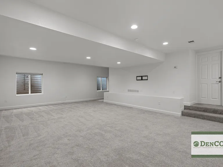 1401 S Clarkson St — Photo 29