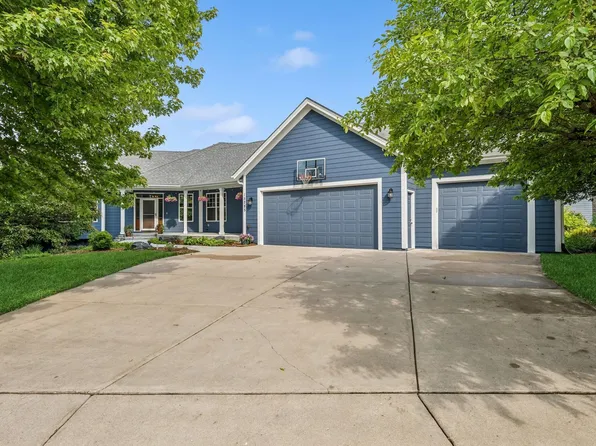 15285 Timber Ridge Dr, Burnsville, MN 55306