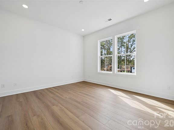 3rd image of 5428 Vernon Ridge Rd #112