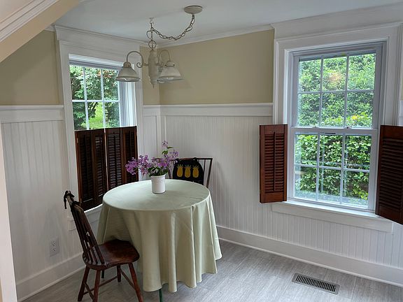 Eat in kitchen