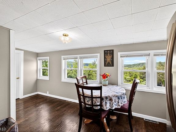 5th image of 70 Crab Apple Hill Rd