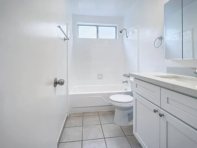 Cohasset Apartments — Photo 18