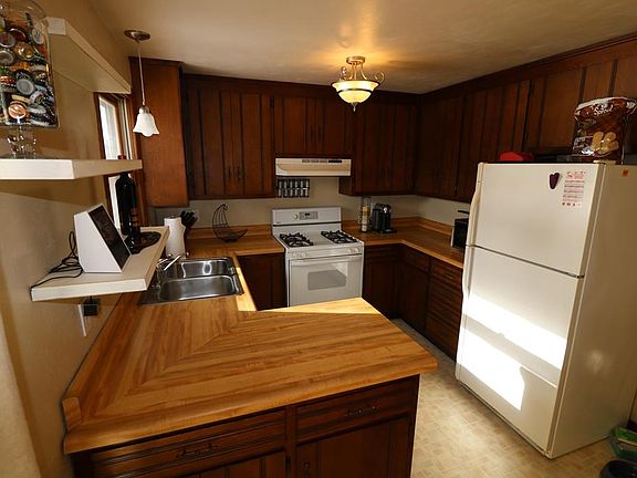 4th image of 821 Galley Pl