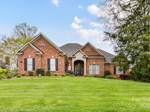 526 Ballymote Ct, Matthews, NC 28104