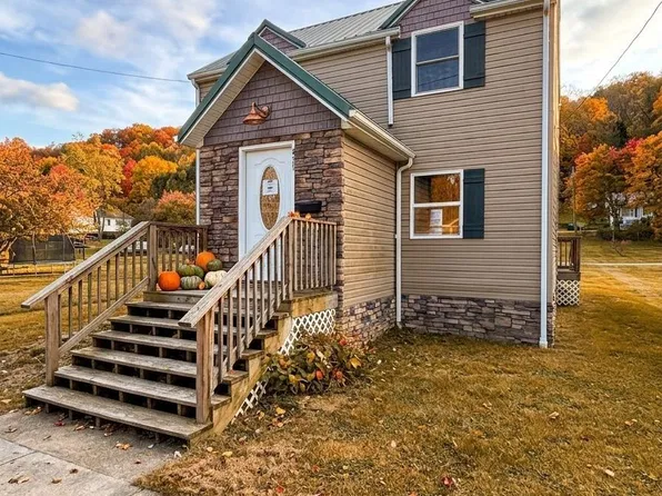 451 Maple Ave, Philippi, WV 26416