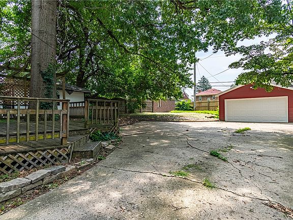 4th image of 1421 W Riverview Ave