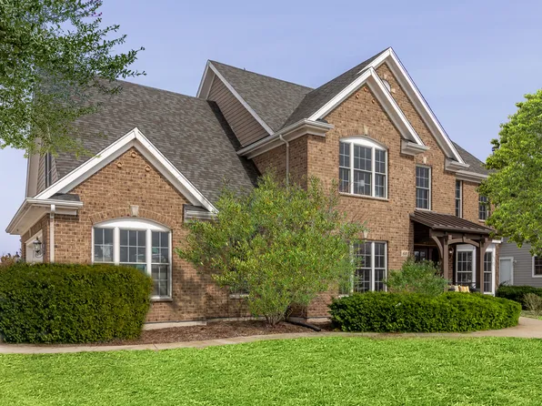 601 Whirlaway Dr, Genoa, IL 60135