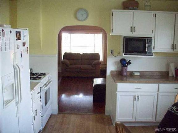 4th image of 215 Parker Ave