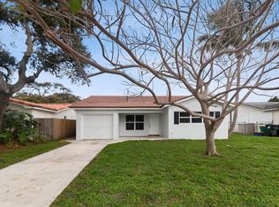 24 Wellesley Dr, Lake Worth, FL 33460
