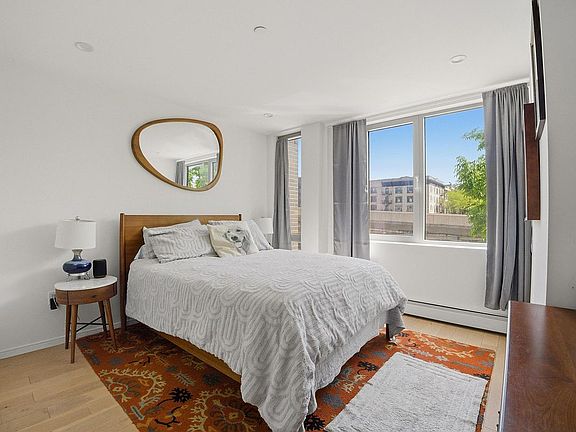 3rd image of 40 Pinehurst Ave APT 2D