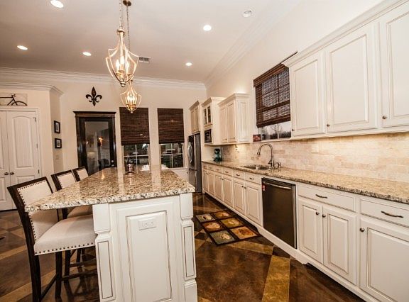 2nd image of 123 Carriage Lakes Dr